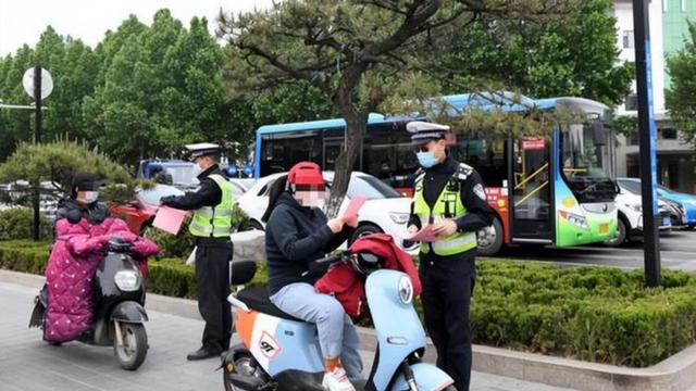 上路有“5不能”新要求别被罚了才知道爱游戏平台2025年2月起执行电动车