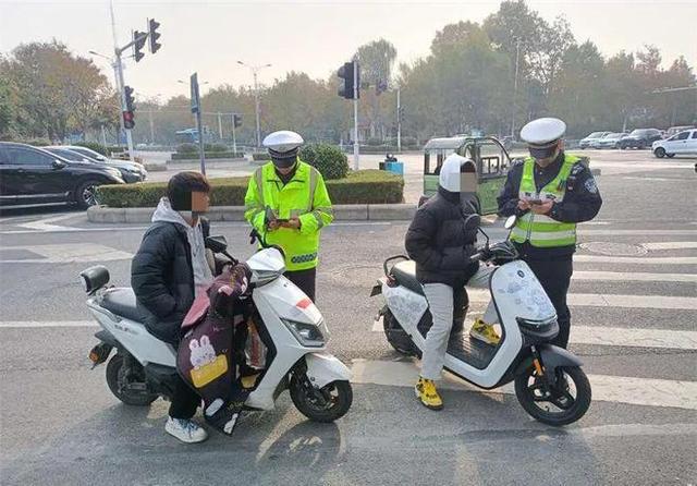 上路有“5不能”新要求别被罚了才知道爱游戏平台2025年2月起执行电动车(图5)