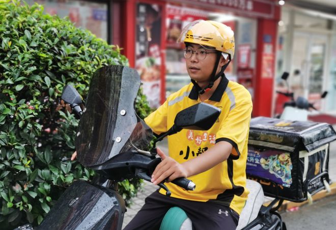 架交警：不是为难大家是为了安全爱游戏电动车不允许安装手机支(图2)