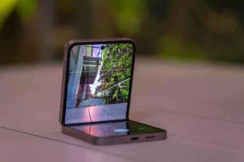 南五大核心维度与品牌优势全解析爱游戏app体育折叠手机选购指(图2)