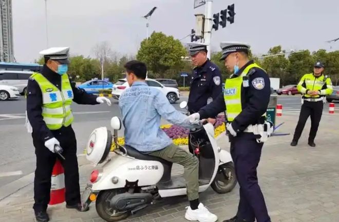 +5”新政策3类车型放心骑严查5种违规行为爱游戏(ayx)中国网站6月起电动车迎“3(图3)