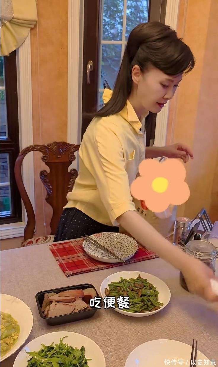 墅做饭颠勺打蛋样样精通二婚老公年轻帅气爱游戏app体育59岁于文华在北京别(图13)